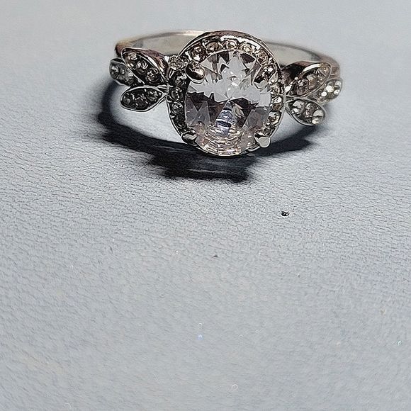 Ring - Picture 2 of 9